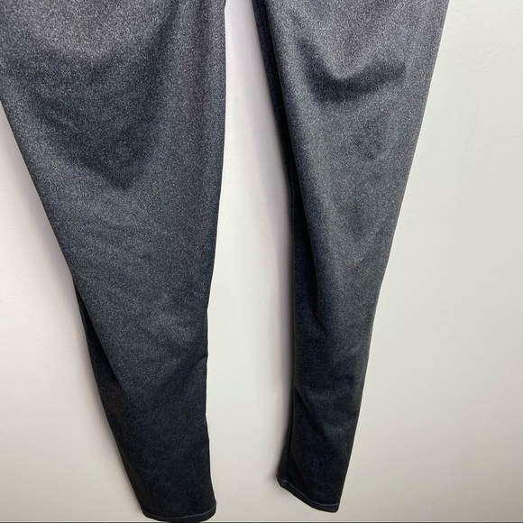Sparkly gray scrunchy butt leggings size large - Picture 6 of 7